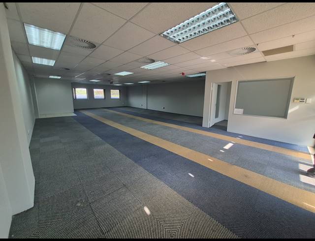 158M² OFFICE TO LET IN WOODMEAD